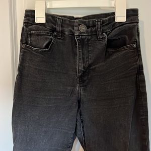 American Eagle Curvy High Rise Skinny Jean. Black denim. Stretchy